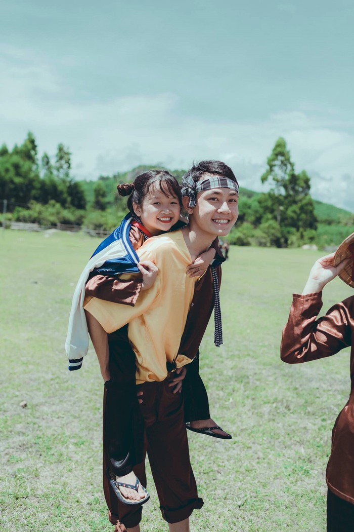 Tốt nghiệp lớp 12 với bằng khen học sinh tiên tiến, dù rất muốn lên đại học, cao đẳng, Trâm Xíu quyết định ở nhà xin phụ việc cha mẹ.