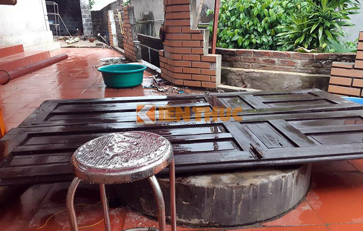 Theo lãnh đạo Công an huyện Lương Sơn, sáng cùng ngày thi thể của bà H., đã được lực lượng chức năng kéo lên từ dưới giếng lên. Ngoài ra, phía dưới giếng còn có nhiều đồ đạc, 1 con chó của gia đình và con dao gây án do Thương ném xuống.