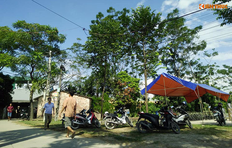 Người dân địa phương vẫn bàng hoàng, run sợ ám ảnh về những điều kinh hoàng vừa xảy ra tại làng quê vốn bình yên. 