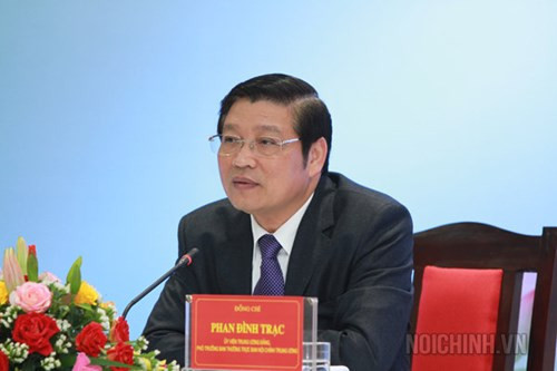 7. ​Ông Trạc điều hành Ban Nội chính TƯ thay ông Nguyễn Bá Thanh. Ban Nội chính Trung ương vừa ban hành văn bản thông báo việc phân công ông Phan Đình Trạc, Uỷ viên Trung ương Đảng, Phó trưởng Ban làm nhiệm vụ Phó trưởng Ban Thường trực Ban Nội chính Trung ương. Theo đó, ông Phan Đình Trạc sẽ điều hành giải quyết công việc của Ban Nội chính Trung ương và của Trưởng Ban Nguyễn Bá Thanh khi ông Thanh vắng mặt hoặc được ủy quyền.