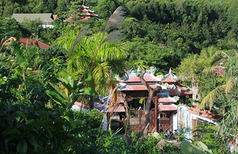 6. Sẽ xử lý biệt thự không phép của tướng công an Phan Như Thạch. Liên quan đến biệt thự xây dựng không phép trong rừng Hải Vân của ông Phan Như Thạch, nguyên Phó Giám đốc Công an tỉnh Quảng Nam, ngày 21/1, ông Đàm Quang Hưng, Phó Chủ tịch UBND quận Liên Chiểu - TP Đà Nẵng cho biết: "UBND quận đã nhận được Công văn 454 của UBND TP Đà Nẵng, chỉ đạo hướng xử lý biệt thự “lụi” của Thiếu tướng Phan Như Thạch và quần thể biệt thự xây dựng lấn đất rừng của một người tên Quang tại khu vực rừng Nam Hải Vân". Theo ông Hưng, theo ý kiến chỉ đạo của TP Đà Nẵng thì biệt thự của ông Thạch và của ông Quang phải tháo dỡ.