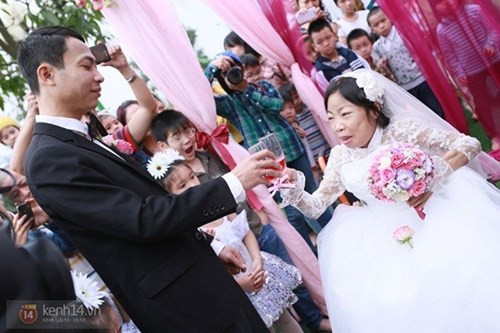 5. Cô gái suy thận trong chương trình Điều ước thứ 7 của VTV3 qua đời. Sau cái chết của người chồng, cô gái suy thận Nguyễn Châu Loan đã không qua khỏi khi sức khỏe ngày càng trầm trọng. Tối 22/1, anh Nguyễn Hải Châu - anh trai chị Loan, đã thay mặt gia đình thông báo trên trang cá nhân: "Gia đình chúng tôi vô cùng thương tiếc báo tin: Em gái tôi là Nguyễn Châu Loan đã từ trần hồi 22h47 ngày 22/1/2015, tức ngày 3/12/2014 âm lịch".