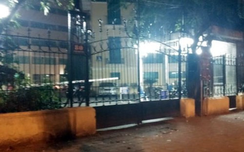 Cơ quan điều tra đã thu được một sợi dây nhựa màu trắng bọc 2 lõi đồng tại phòng làm việc của ông Thắng. Cùng ngày, qua khám nghiệm tử thi tại bệnh viện, lực lượng pháp y xác định có vết hằn xây xát trên cổ ông Thắng. Cơ quan công an đang phối hợp với Bộ Giao thông làm rõ nguyên nhân vụ việc.