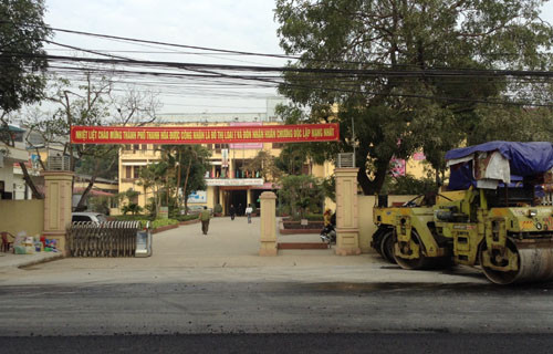 Điều đáng nói, một số bác sĩ làm việc ở bệnh viện tỉnh và nhiều trường hợp thâm niên hàng chục năm sử dụng bằng giả nhưng không bị phát hiện. Đơn cử như ông Lê Văn Lệ (SN 1958, nguyên trạm trưởng Trạm Y tế xã Đồng Thắng, huyện Triệu Sơn). Trước khi bị phát hiện sử dụng bằng cấp bị tẩy xóa, ông Lệ làm trạm trưởng suốt 20 năm.