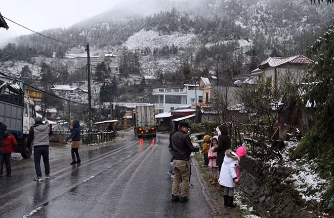 Tại Hà Nội, nhiệt độ xuống thấp nhất còn 10 - 11 độ C. Tại Lào Cai, nhiều điểm miền núi cao như thị trấn Sa Pa, Ô Quy Hồ, Trạm Tôn... nhiệt độ xuống rất thấp, có lúc âm độ, tuyết rơi trắng mái nhà, cây cỏ.