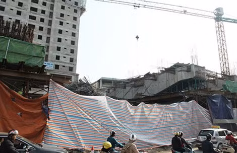 Dự án đường sắt đô thị Hà Nội tuyến Cát Linh - Hà Đông được thực hiện bằng nguồn vốn tín dụng của Trung Quốc, theo hiệp định ký giữa hai nước Việt Nam và Trung Quốc, với phương thức tổng thầu EPC. Thời gian vay là 30 năm. Sau khi tai nạn xảy ra, Bộ GTVT đã nghiêm khắc cảnh cáo tư vấn giám sát cũng như tổng thầu, đồng thời đưa ra các quy định mạnh như chấm dứt tư vấn giám sát Trung Quốc, yêu cầu dùng cơ quan giám sát tốt nhất của Việt Nam. Thay giám đốc điều hành của Trung Quốc.