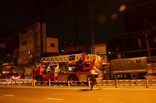 7. Sập sàn bê tông ở TP HCM, 6 người bị thương.Lúc 2h sáng ngày 9/1, tại một công trình xây dựng ở TP HCM, các xe trộn bê tông tươi đến bơm bê tông lên tầng 7 của công trình thì bất ngờ sàn bê tông đổ sập.