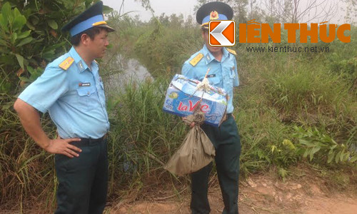 Kỷ vật của các chiến sĩ được đồng đội thu gom từ hiện trường.