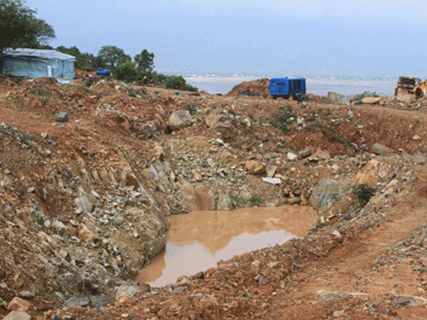 Sở Văn hóa Thể thao và Du lịch Bình Thuận cho biết, việc tìm kiếm tài sản nghi chôn giấu ở núi Tàu được UBND tỉnh cấp phép từ tháng 10/2011. Bốn năm qua, ông Trần Văn Tiệp cùng cộng sự đã nhiều lần được UBND tỉnh Bình Thuận gia hạn cho tìm kiếm kho báu tại đây.