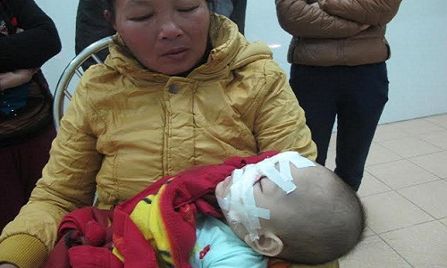 7. Em rể đâm chết chị vợ, chém trọng thương cháu bé 6 tháng tuổi. Sau một thời gian ly thân, vợ bỏ đi làm ăn xa, Tuấn đến xin chị vợ số điện thoại của vợ nhưng bị từ chối, bức xúc hắn đã dùng dao đâm chết chị này và chém luôn đứa cháu 6 tháng tuổi khiến cháu bé phải nhập viện cấp cứu. Vụ giết người trên xảy ra lúc 17h ngày 3/1 tại xóm 3, xã Hoa Sơn, huyện Anh Sơn, Nghệ An.