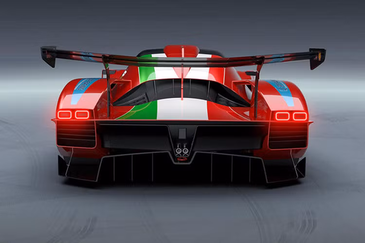 Dễ dàng nhận thấy xe sở hữu phần đầu xe và đuôi xe với những khuếch tán lớn nhằm tạo lực ép, trong khi phần thân trên được thiết kế phẳng nhằm giảm lực kéo giúp xe đạt tốc độ cao hơn. Cánh gió phía sau không quá lớn, được nối liền với phần cabin nhằm ngăn việc xe “cất cánh” khi xảy ra tai nạn. Bánh xe được bao bọc bởi một miếng che khí động học được làm bằng sợi carbon nhằm giảm gió bị kéo lại khi di chuyển qua xe.