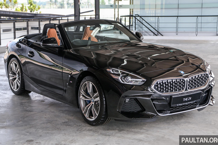 Sau Thái Lan, Malaysia là thị trường thứ 2 ở Đông Nam Á vừa mở bán BMW Z4 thế hệ mới. Tại sự kiện BMW M Track Day đang diễn ra tại trường đua Sepang, hãng xe Đức công bố giá bán của phiên bản tiêu chuẩn sDrive30i.
