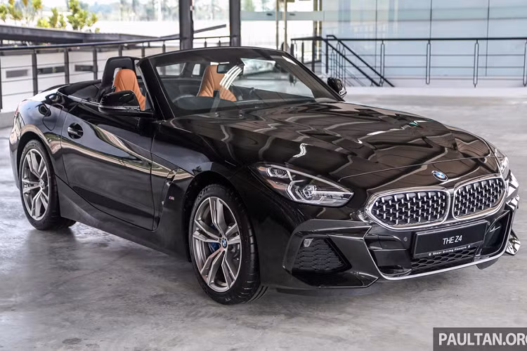 Sau Thái Lan, Malaysia là thị trường thứ 2 ở Đông Nam Á vừa mở bán BMW Z4 thế hệ mới. Tại sự kiện BMW M Track Day đang diễn ra tại trường đua Sepang, hãng xe Đức công bố giá bán của phiên bản tiêu chuẩn sDrive30i.