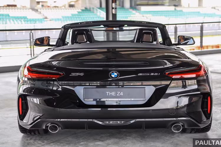 Giá xe BMW Z4 sDrive30i từ 110.900 USD (tương đương khoảng 2,58 tỷ đồng) tại Malaysia. Phiên bản M40i sẽ được phân phối vào thời gian sau.
