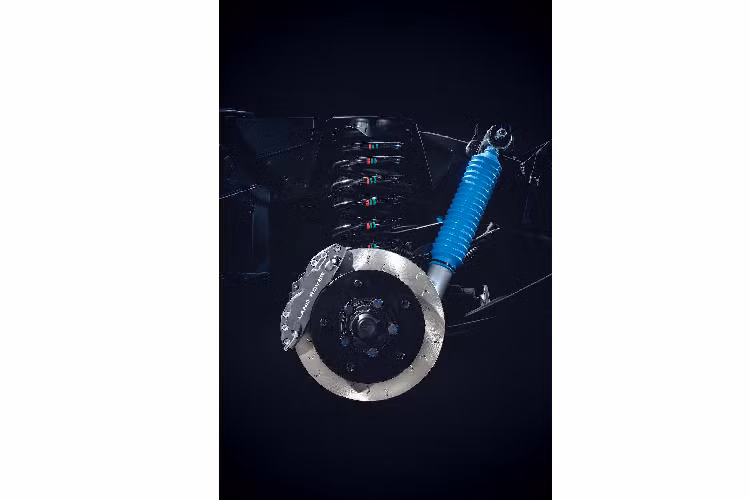 Những thay đổi nhỏ khác của gói nâng cấp này bao gồm huy hiệu đặc biệt gắn ở vè trước và các giấy tờ chứng nhận cùng lễ giao xe đặc biệt tại chi nhánh Classic ở Anh hoặc Đức.