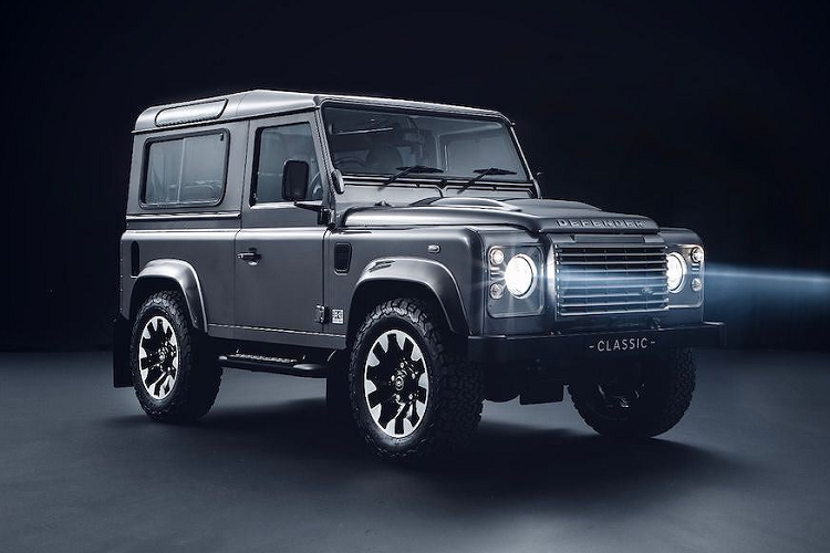 Dự kiến tới khoảng cuối năm nay, thế hệ mới của Land Rover Defender sẽ được chính thức ra mắt. Tuy nhiên giống như nhiều người yêu xe, những chiếc Land Rover đời cũ vẫn còn nhiều tình cảm đối với dòng SUV việt dã đã làm nên hình ảnh của hãng này.