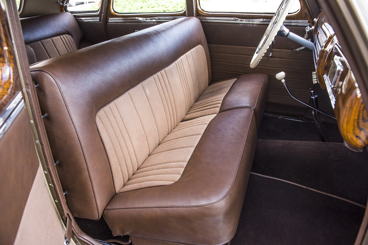 Hàng ghế thứ trước trên chiếc Skoda Superb OHV. Tám mươi năm sau khi mẫu Superb đầu tiên ra đời, Skoda đang phát triển một mẫu xe tầm trung cùng tên.