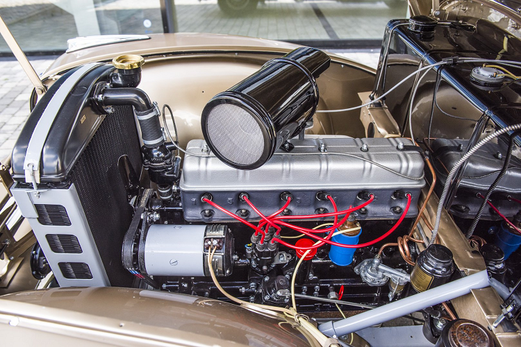 Động cơ chiếc Skoda Superb OHV sau khi được phục chế đã long lanh và chạy tốt hơn. Giá xe Skoda Superb OHV này không được công bố, nhưng chắc chắn nó sẽ siêu đắt đỏ.