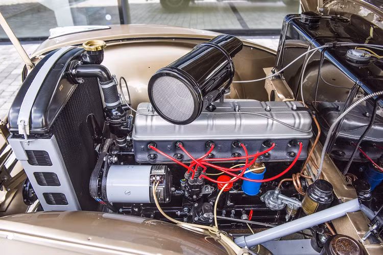 Động cơ chiếc Skoda Superb OHV sau khi được phục chế đã long lanh và chạy tốt hơn. Giá xe Skoda Superb OHV này không được công bố, nhưng chắc chắn nó sẽ siêu đắt đỏ.