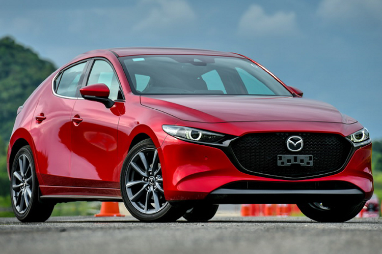 Ngoài ra, hệ thống treo của xe đã được tinh chỉnh lại sử dụng thanh xoắn ở phía sau (torsion beam) giúp tăng cường khả năng xử lý tốt hơn, đồng thời đem lại sự êm ái hơn trước.