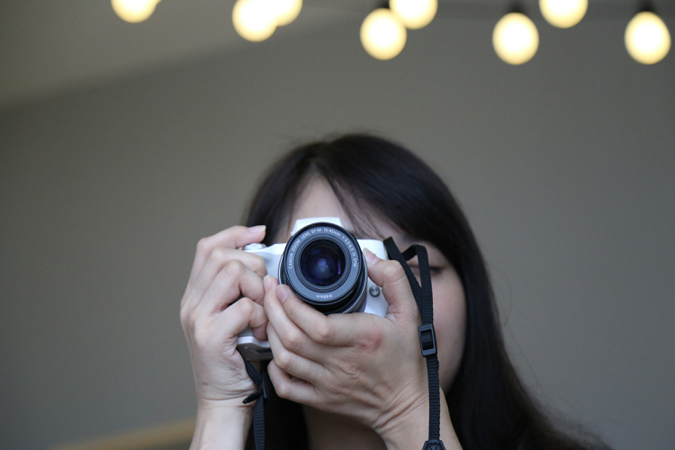 1. Thiết kế đơn giản, phù hợp hơn cho người mới bắt đầu làm quen với nhiếp ảnh là đặc điểm của máy ảnh Canon M50.