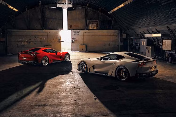 Điểm khiến gói N-Largo cho Ferrari 812 Superfast trở nên đặc biệt so với các cấu hình độ thấp hơn từ Novitec đó là gói nâng cấp này đi kèm với bộ widebody giúp thay đổi gần như hoàn toàn kiểu dáng thân xe nguyên bản. Trong trường hợp của 812 Superfast, gói N-Largo đã giúp siêu xe Ferrari này được nới rộng hơn tới 7cm ở phía trước và 14cm ở phía sau.