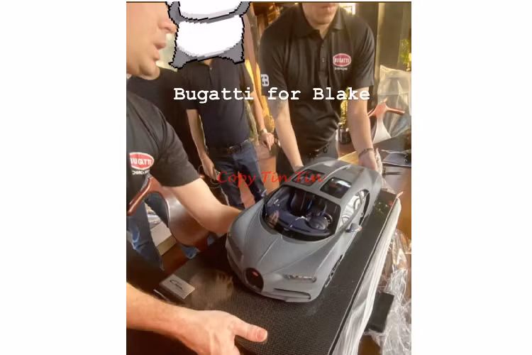 Trên thế giới, chỉ có đúng 20 chiếc Bugatti Chiron Sport 110 Ans Edition được sản xuất và 1 trong số đó đã về đội của các đại gia Campuchia khiến không ít nhà giàu châu Á sửng sốt. Giá bán cho mẫu xe Bugatti Chiron Sport phiên bản kỷ niệm sinh nhật lần thứ 110 của hãng siêu xe Pháp tại nước ngoài là 3,26 triệu đô la, khi xuất hiện ở xứ sở chùa tháp, giá xe có thể hơn 5 triệu đô la (khoảng 115 tỷ đồng).