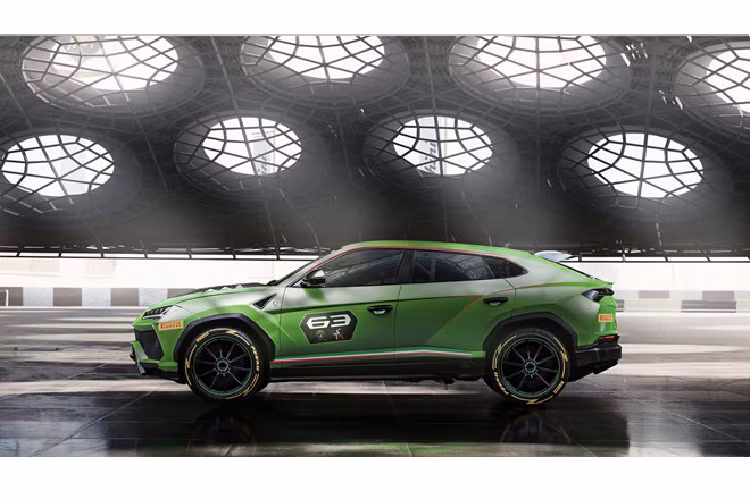 Lamborghini trang bị cơ cấu lồng thép, hệ thống chữa cháy và bình nhiên liệu FT3 – tất cả đều theo chuẩn FIA. Urus ST-X sẽ được tối ưu thêm để nhẹ hơn bản đường thường. Concept nặng 1.649 kg, nhẹ hơn 25% so với Urus bản thường.