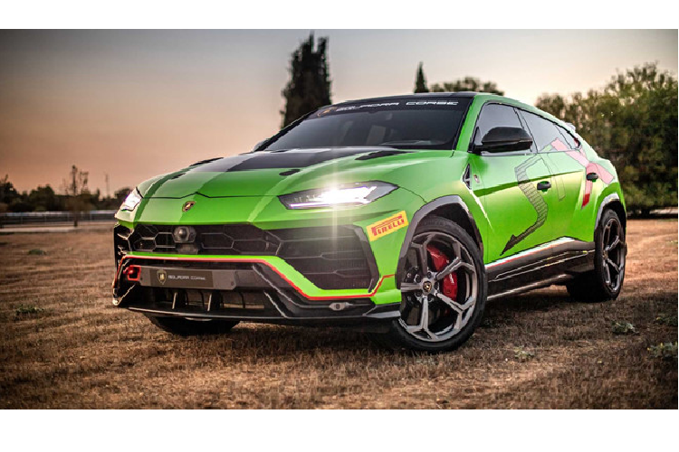 Xuất hiện dưới dạng concept từ tháng 11 năm ngoái, mẫu xe SUV Lamborghini Urus ST-X là sản phẩm của bộ phận Lamborghini Squadra Corse với đường nét thiết kế tương tự SUV đường thường.