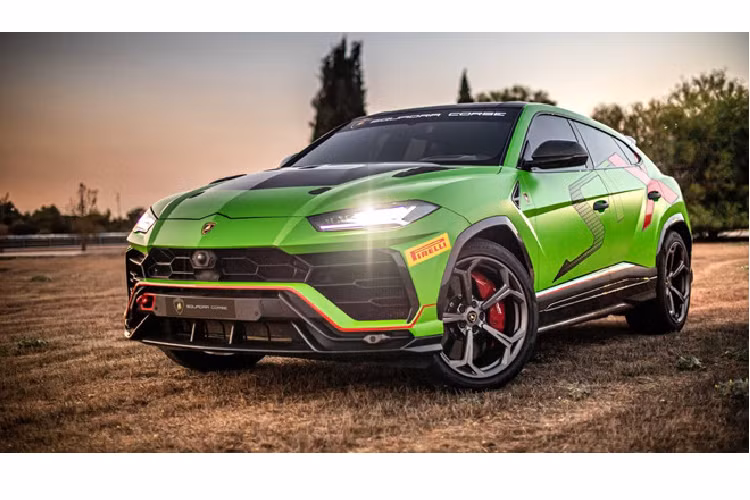 Xuất hiện dưới dạng concept từ tháng 11 năm ngoái, mẫu xe SUV Lamborghini Urus ST-X là sản phẩm của bộ phận Lamborghini Squadra Corse với đường nét thiết kế tương tự SUV đường thường.