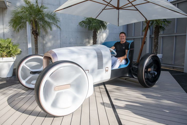 Ngoài ra, cách phối màu trên Vision Mercedes Simplex cũng là một điều rất đặc biệt với sự pha trộn giữa các gam màu trẻ trung như xanh và vàng hồng.