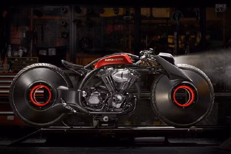 Người sáng lập của Smoked Garage Nicko Eigert cho biết, họ nhận được yêu cầu về một chiếc xe đặc biệt dành cho tương lai vào năm 2019