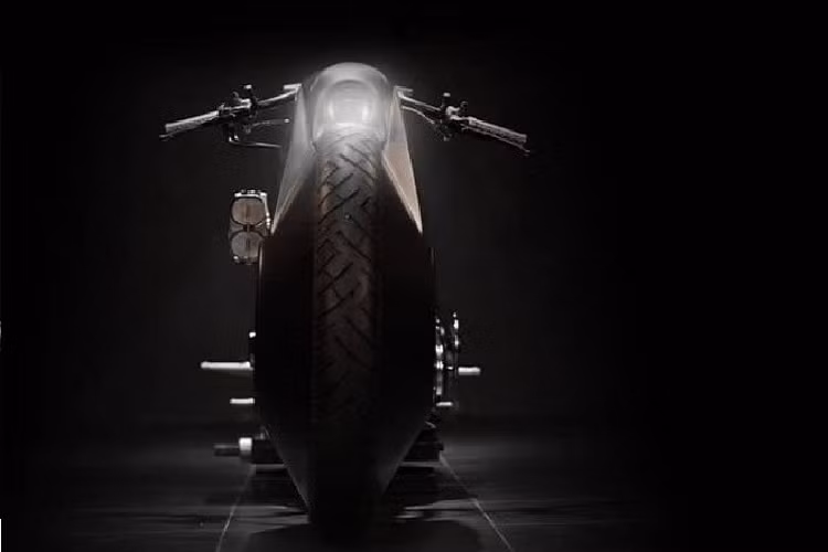 Hệ thống treo trước kèm theo một thiết lập dầm đơn giản, với một giảm xóc monoshock Fox