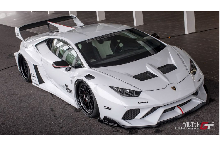 Ngoài ra, để tăng vẻ hầm hố cho chiếc xe, những vị chủ nhân sẽ còn phải lựa chọn những bộ mâm độ phù hợp cho chiếc xe cũng như sở thích cá nhân của mình.