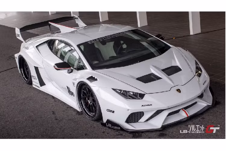 Ngoài ra, để tăng vẻ hầm hố cho chiếc xe, những vị chủ nhân sẽ còn phải lựa chọn những bộ mâm độ phù hợp cho chiếc xe cũng như sở thích cá nhân của mình.