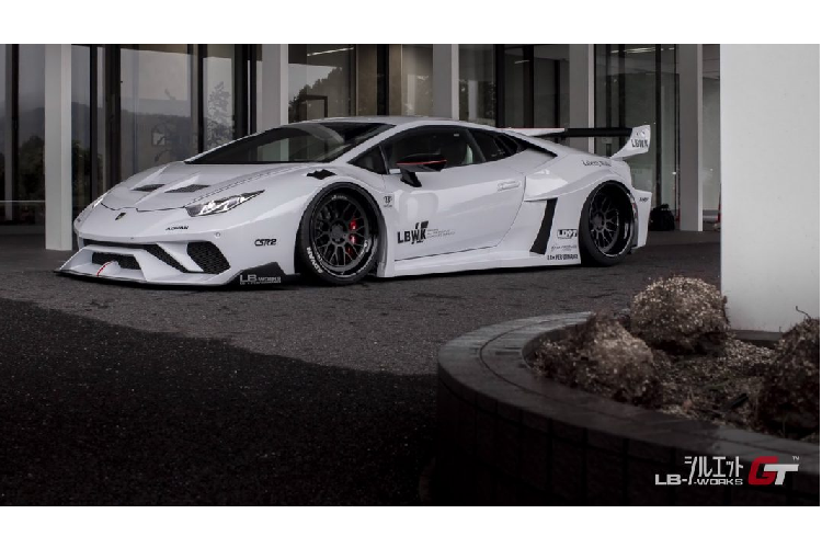 Chiếc Lamborghini Huracan bản độ Silhouette Works GT trị giá 60,000 USD (khoảng 1,39 tỷ đồng) chỉ được nâng cấp về ngoại hình. Động cơ V10 5.2L hút khí tự nhiên vẫn được giữ nguyên.