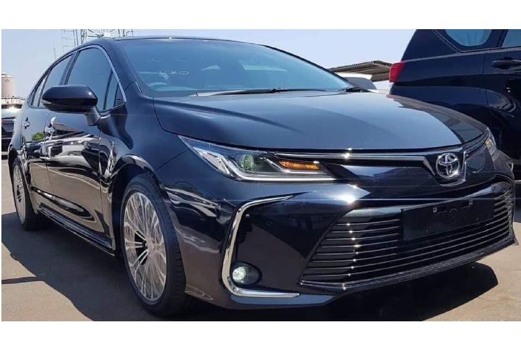 Mới đây, đã xuất hiện một vài hình ảnh về mẫu xe sedan hạng C Toyota Corolla Altis 2020 mới được đăng tải trên các diễn đàn xe và trang mạng xã hội. Nhiều tin đồn cho rằng mẫu xe mới này sẽ hiện diện tại triển lãm Ôtô Việt Nam 2019 (Vietnam Motor Show - VMS).
