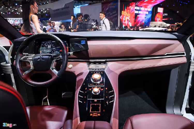 Hệ thống cửa trên xe có cấu tạo khá giống với các dòng xe của Rolls-Royce.