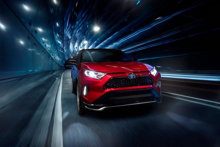 Trong khuôn khổ triển lãm Los Angeles Auto Show 2019 đang diễn ra ở Mỹ, hãng xe hơi danh tiếng Nhật Bản - Toyota đã chính thức giới thiệu phiên bản hybrid plug-in của mẫu crossver RAV4 hoàn toàn mới với tên gọi RAV4 Prime 2021. Toyota RAV4 Prime 2021 mới sẽ là mẫu xe mạnh và tiết kiệm nhất trong gia đình RAV4 từ trước tới nay. Dự kiến, xe sẽ bắt đầu "lên kệ" từ mùa hè năm 2020.