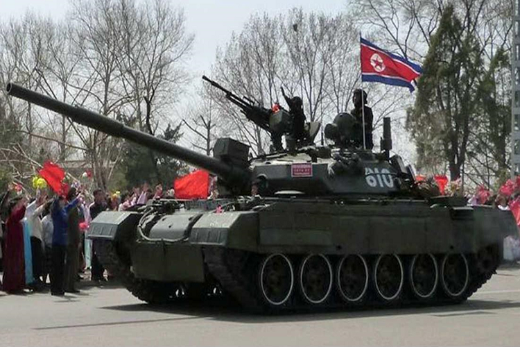 Được giới thiệu năm 1992, Pokpung-Ho có nguồn gốc từ xe tăng T-72s của Liên Xô. Khi Liên Xô tan rã, rất nhiều xe tăng T-72s được bán dưới dạng phế liệu. Quân đội Triều Tiên mua về rồi tùy chỉnh tính năng và thêm thiết kế mới. Xe tăng sử dụng động cơ diesel 12 xi-lanh, công suất trên 1.500 mã lực, trọng lượng 44,3 tấn, tốc độ tối đa 60 km/h.
