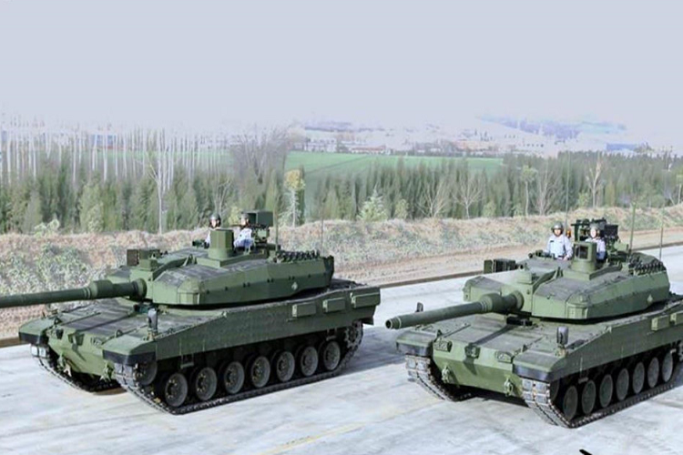 Dòng xe tăng của Thổ Nhĩ Kỳ có đơn giá cao chót vót, lên tới 13,75 triệu USD/chiếc. Altay mới được sản xuất tháng 11/2018, dự kiến biên chế năm 2021. Xe tăng sử dụng động cơ diesel đa nhiên liệu công suất 1.800 mã lực (bản xuất khẩu chỉ 1.500 mã lực), trọng lượng 65 tấn, tốc độ tối đa 70 km/h.