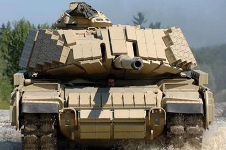 Dòng xe tăng Mỹ do General Dynamics sản xuất dành cho thị trường xuất khẩu. M60-2000 còn có tên khác là 120S, thực ra là bản nâng cấp của tăng M60 Patton, có độ linh hoạt cao. Xe tăng được trang bị động cơ diesel tăng áp AVDS-1790-9A V12 làm mát bằng không khí, cho công suất 1.200 mã lực, trọng lượng 56,5 tấn, tốc độ tối đa 51,6 km/h.