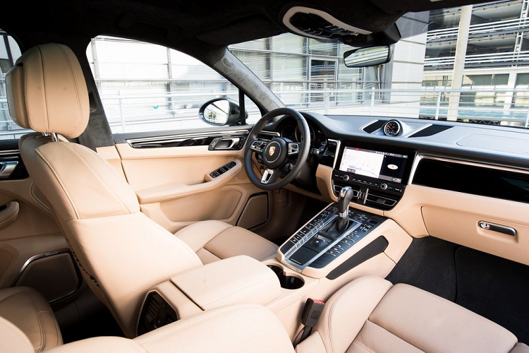 Mặt khác, dành cho những fan trung thành của giá trị cơ khí truyền thống, mẫu Macan Turbo mới vừa được ra mắt tại Los Angeles, Mỹ.