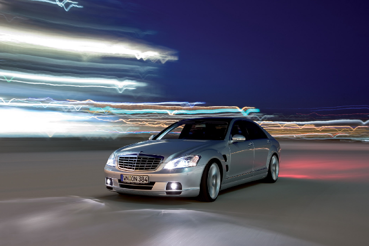 Hoặc từ 563 mã lực và 900 Nm lên 622 mã lực và 1.050 Nm với giá 1.252 Euro (khoảng 1.382 USD chưa bao gồm thuế). Ngoài hiệu suất, hãng độ Lorinser còn nâng cấp ngoại thất xe với bộ body kit mới bao gồm cản trước được tinh chỉnh lại, fender mới và bộ khuếch tán phía sau mới,... với giá 4.765 Euro (khoảng 5.288 USD).