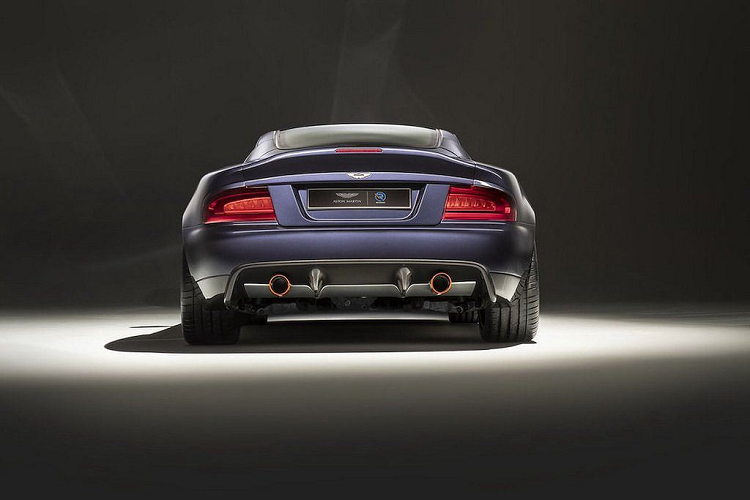 Hệ thống treo cũng có những sự thay đổi lớn với các giảm xóc và lò xo mới, cùng các thanh ổn định chống nghiêng to bản ở cả phía trước lẫn sau xe. Những chi tiết này đã đem tới cho Vanquish 25 cảm giác tay lái chính xác và nhanh nhạy hơn. Callum cũng trang bị cho chiếc xe vòng bi lớn hơn, cứng hơn cho cả hai trục, trong khi hệ thống phanh của nguyên bản đã được thay thế bằng một bộ đĩa gốm-carbon mới nhất của Aston Martin.