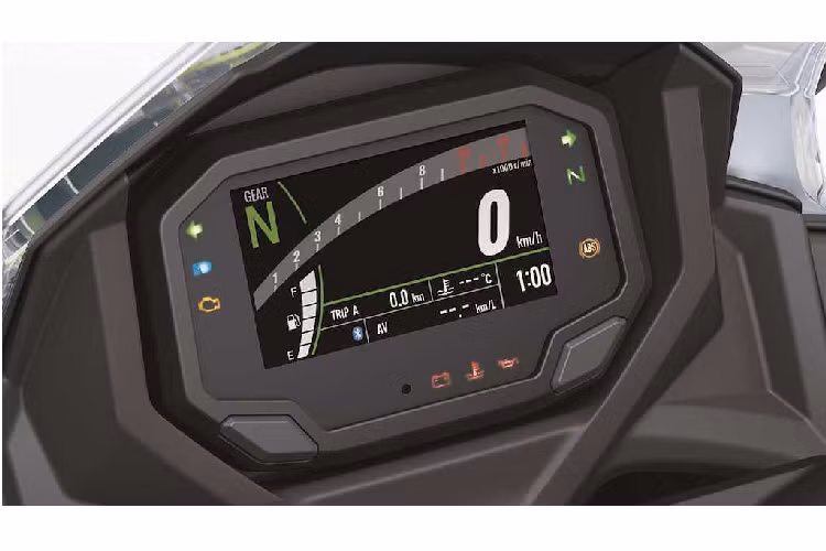 Trong khi đó, bộ quây gió 2 bên và cặp mâm 5 cây trên Ninja 650 mới lấy cảm hứng từ chiếc Ninja 400 lớn hơn. Ngoài ra, chiếc xe còn giữ lại nhiều đặc trưng của người tiền nhiệm như phần đuôi vuốt cao với yên cho người ngồi sau đồng thời là tựa lưng dưới cho người lái.