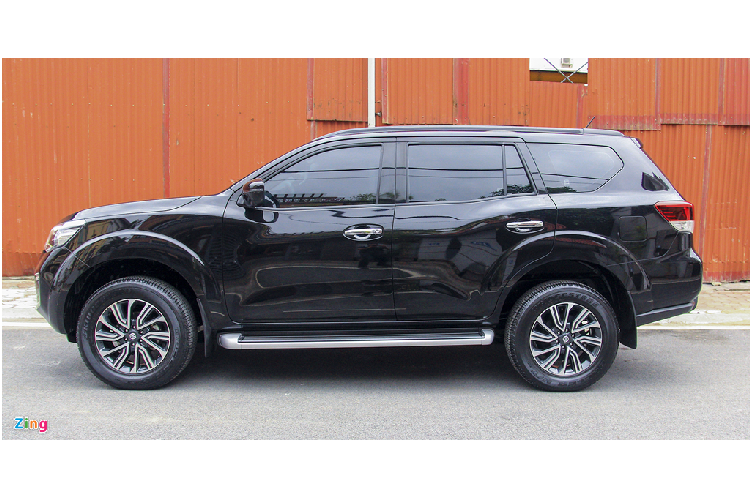 Mức giá 1,1 tỷ đồng cho chiếc Nissan Terra 2019 chạy lướt này được xem là khá tốt nếu so với Mitsubishi Pajero Sport (bản máy xăng 3.0L) và nhỉnh hơn Toyota Fortuner (bản máy xăng 2.7L). Trang bị của Terra cũng nhỉnh hơn đôi chút so với các đối thủ. Bù lại, thiết kế có phần hơi cũ và chí phí nhiên liệu cao hơn khiến mẫu xe này không thực sự hấp dẫn với khách hàng Việt.