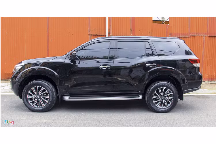 Mức giá 1,1 tỷ đồng cho chiếc Nissan Terra 2019 chạy lướt này được xem là khá tốt nếu so với Mitsubishi Pajero Sport (bản máy xăng 3.0L) và nhỉnh hơn Toyota Fortuner (bản máy xăng 2.7L). Trang bị của Terra cũng nhỉnh hơn đôi chút so với các đối thủ. Bù lại, thiết kế có phần hơi cũ và chí phí nhiên liệu cao hơn khiến mẫu xe này không thực sự hấp dẫn với khách hàng Việt.
