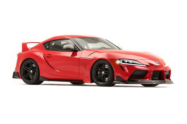 Lấy cảm hứng từ thế hệ Mk4 và xây dựng bởi Phó Giám đốc Marketing Toyota - Ed Laukes, GR Supra Heritage Edition xuất hiện cùng một loạt các thay đổi trên cụm đèn pha &amp; đèn hậu, tấm cảm trước, cánh lướt gió to bản và bộ khuếch tán khí phía sau. Khoác lên mình lớp áo Đỏ ‘Re-Entry Red’ nổi bật, chiếc Supra còn được trang bị bộ vành hình ngôi sao với kích thước trước &amp; sau lần lượt là 10.5×19-inch và 11×19-inch của HRE, bọc ngoài là bộ lốp Toyo với thông số 295/30 và 305/30.