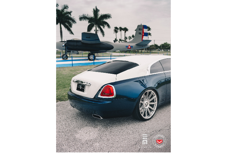 Bộ mâm đa chấu S17-12 được Vossen cho ra mắt với thiết kế mạnh mẽ, góc cạnh và rất độc đáo. Đặc biệt hơn, Vossen cho biết, bộ mâm này có thể lắp đặt phù hợp cho bất kì loại xe nào từ một chiếc siêu xe hàng hiếm hay cả một chiếc xe địa hình to lớn.